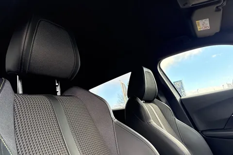 DG22ONV PEUGEOT 2008 1.2 PureTech GT Euro 6 (s/s) 5dr Thumbnail #23