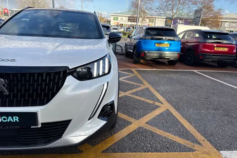 DG22ONV PEUGEOT 2008 1.2 PureTech GT Euro 6 (s/s) 5dr Thumbnail #25