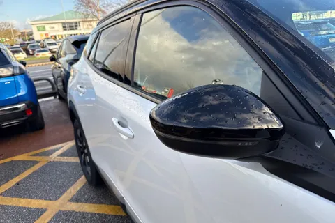 DG22ONV PEUGEOT 2008 1.2 PureTech GT Euro 6 (s/s) 5dr Thumbnail #27