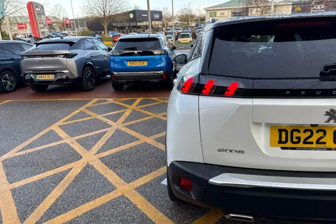 DG22ONV PEUGEOT 2008 1.2 PureTech GT Euro 6 (s/s) 5dr Thumbnail #34