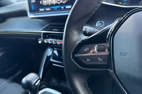 DG22ONV PEUGEOT 2008 1.2 PureTech GT Euro 6 (s/s) 5dr Thumbnail #37