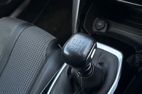 DG22ONV PEUGEOT 2008 1.2 PureTech GT Euro 6 (s/s) 5dr Thumbnail #56