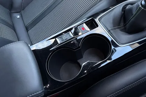 DG22ONV PEUGEOT 2008 1.2 PureTech GT Euro 6 (s/s) 5dr Thumbnail #58