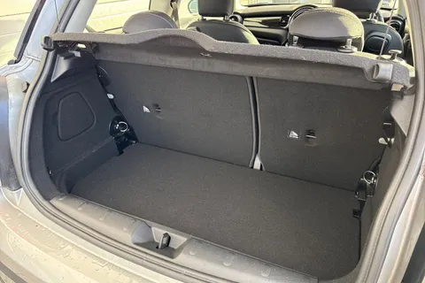 FX73NMF Mini Hatch 1.5 Cooper Classic Steptronic Euro 6 (s/s) 3dr Thumbnail #8