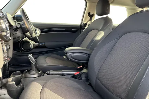 FX73NMF Mini Hatch 1.5 Cooper Classic Steptronic Euro 6 (s/s) 3dr Thumbnail #17