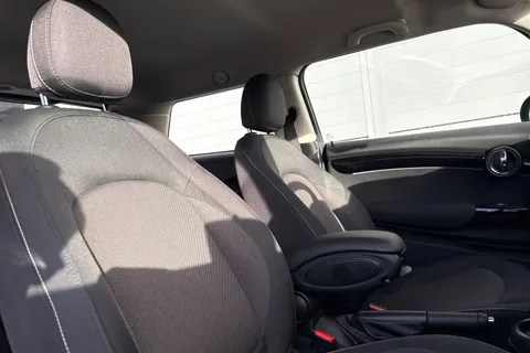 FX73NMF Mini Hatch 1.5 Cooper Classic Steptronic Euro 6 (s/s) 3dr Thumbnail #25