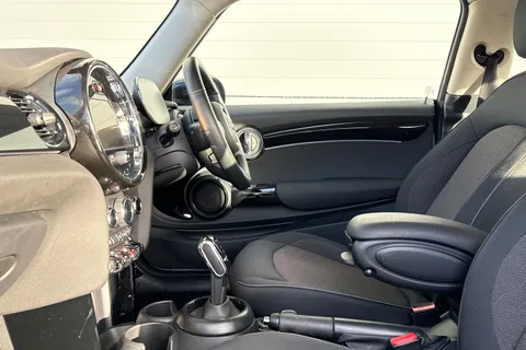 FX73NMF Mini Hatch 1.5 Cooper Classic Steptronic Euro 6 (s/s) 3dr Thumbnail #36