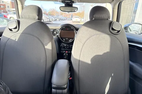 FX73NMF Mini Hatch 1.5 Cooper Classic Steptronic Euro 6 (s/s) 3dr Thumbnail #40