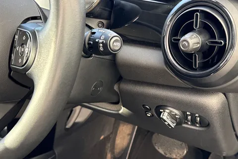 FX73NMF Mini Hatch 1.5 Cooper Classic Steptronic Euro 6 (s/s) 3dr Thumbnail #44