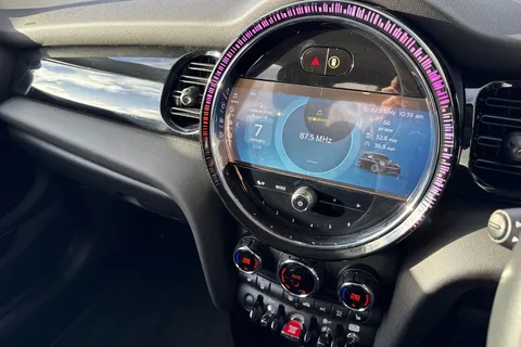 FX73NMF Mini Hatch 1.5 Cooper Classic Steptronic Euro 6 (s/s) 3dr Thumbnail #45