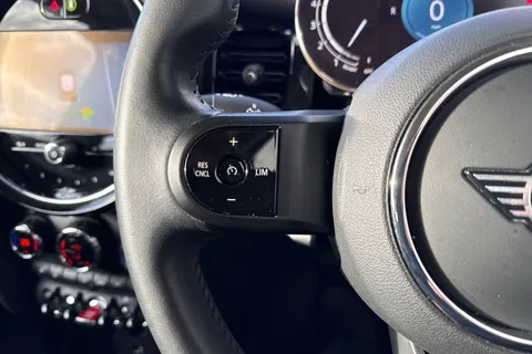 FX73NMF Mini Hatch 1.5 Cooper Classic Steptronic Euro 6 (s/s) 3dr Thumbnail #56