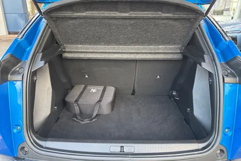 BT71FNG PEUGEOT e-2008 50kWh GT Premium Auto 5dr Thumbnail #6