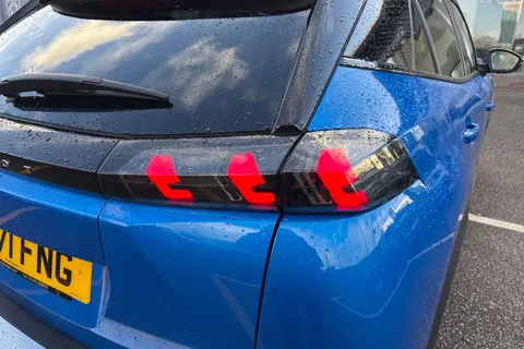 BT71FNG PEUGEOT e-2008 50kWh GT Premium Auto 5dr Thumbnail #7