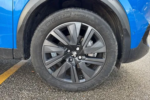 BT71FNG PEUGEOT e-2008 50kWh GT Premium Auto 5dr Thumbnail #9