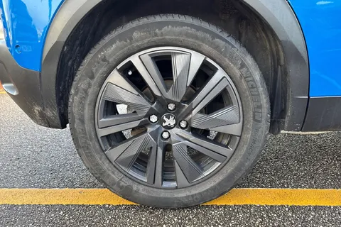 BT71FNG PEUGEOT e-2008 50kWh GT Premium Auto 5dr Thumbnail #10