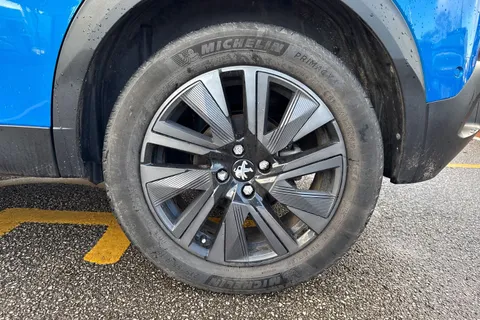 BT71FNG PEUGEOT e-2008 50kWh GT Premium Auto 5dr Thumbnail #11