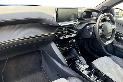BT71FNG PEUGEOT e-2008 50kWh GT Premium Auto 5dr Thumbnail #14