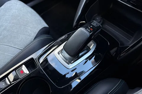 BT71FNG PEUGEOT e-2008 50kWh GT Premium Auto 5dr Thumbnail #22