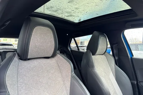 BT71FNG PEUGEOT e-2008 50kWh GT Premium Auto 5dr Thumbnail #23