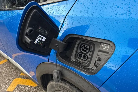 BT71FNG PEUGEOT e-2008 50kWh GT Premium Auto 5dr Thumbnail #25