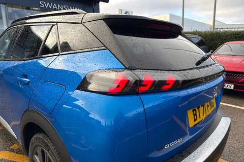 BT71FNG PEUGEOT e-2008 50kWh GT Premium Auto 5dr Thumbnail #31