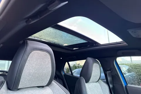 BT71FNG PEUGEOT e-2008 50kWh GT Premium Auto 5dr Thumbnail #38