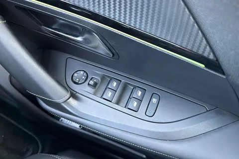BT71FNG PEUGEOT e-2008 50kWh GT Premium Auto 5dr Thumbnail #45