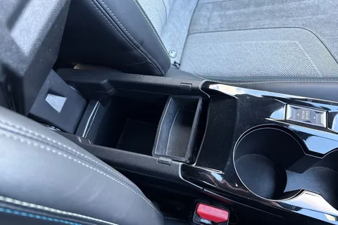 BT71FNG PEUGEOT e-2008 50kWh GT Premium Auto 5dr Thumbnail #60