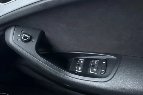 18 of 54 for Audi A6 Saloon 2.0 TDI ultra S line S Tronic Euro 6 (s/s) 4dr