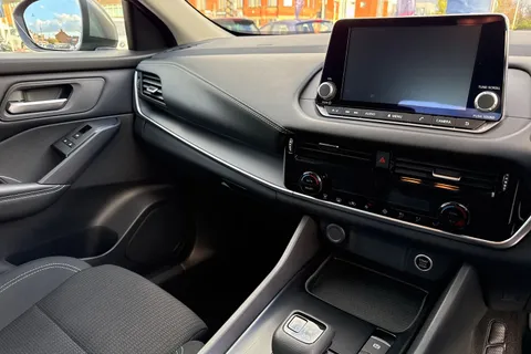 YF72UNV Nissan Qashqai 1.3 DIG-T MHEV Acenta Premium XTRON Euro 6 (s/s) 5dr Thumbnail #16