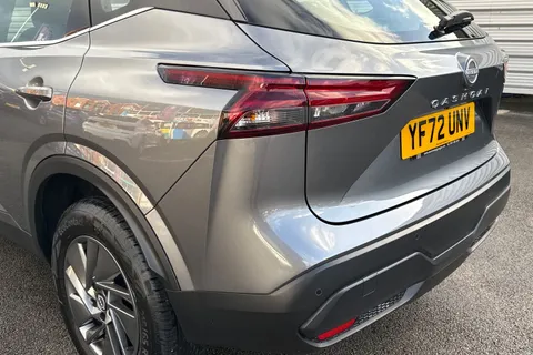 YF72UNV Nissan Qashqai 1.3 DIG-T MHEV Acenta Premium XTRON Euro 6 (s/s) 5dr Thumbnail #17