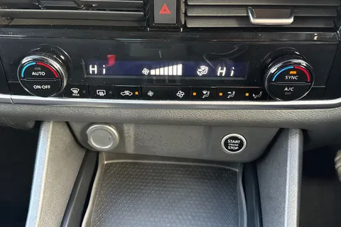 YF72UNV Nissan Qashqai 1.3 DIG-T MHEV Acenta Premium XTRON Euro 6 (s/s) 5dr Thumbnail #20