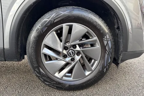 YF72UNV Nissan Qashqai 1.3 DIG-T MHEV Acenta Premium XTRON Euro 6 (s/s) 5dr Thumbnail #24