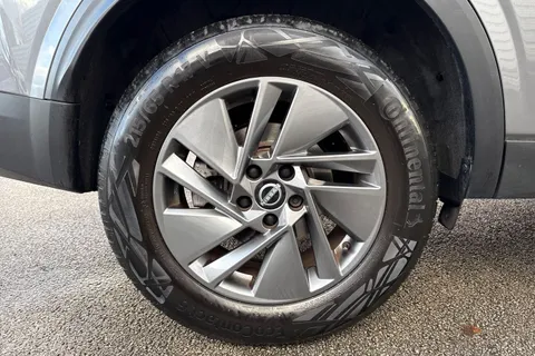 YF72UNV Nissan Qashqai 1.3 DIG-T MHEV Acenta Premium XTRON Euro 6 (s/s) 5dr Thumbnail #25