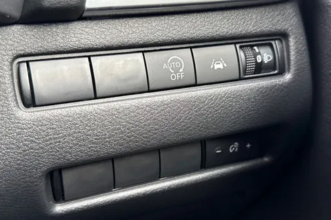 YF72UNV Nissan Qashqai 1.3 DIG-T MHEV Acenta Premium XTRON Euro 6 (s/s) 5dr Thumbnail #27