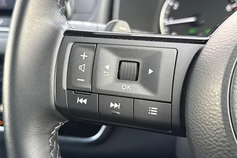 YF72UNV Nissan Qashqai 1.3 DIG-T MHEV Acenta Premium XTRON Euro 6 (s/s) 5dr Thumbnail #30