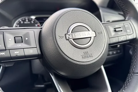 YF72UNV Nissan Qashqai 1.3 DIG-T MHEV Acenta Premium XTRON Euro 6 (s/s) 5dr Thumbnail #32