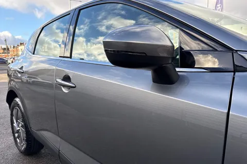 YF72UNV Nissan Qashqai 1.3 DIG-T MHEV Acenta Premium XTRON Euro 6 (s/s) 5dr Thumbnail #46