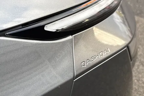YF72UNV Nissan Qashqai 1.3 DIG-T MHEV Acenta Premium XTRON Euro 6 (s/s) 5dr Thumbnail #47