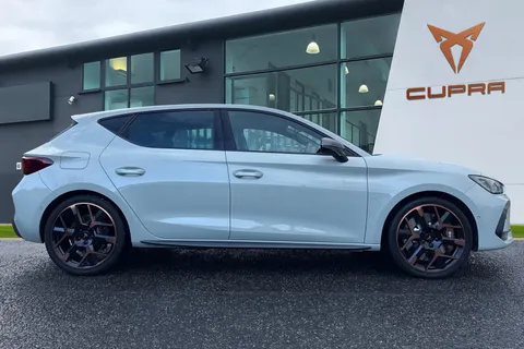DA25KWF CUPRA Leon 1.5 eHybrid 25.8kWh VZ3 DSG Euro 6 (s/s) 5dr Thumbnail #3