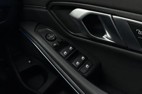 BP70OJO BMW 3 Series 2.0 330e 12kWh M Sport Auto Euro 6 (s/s) 4dr Thumbnail #19