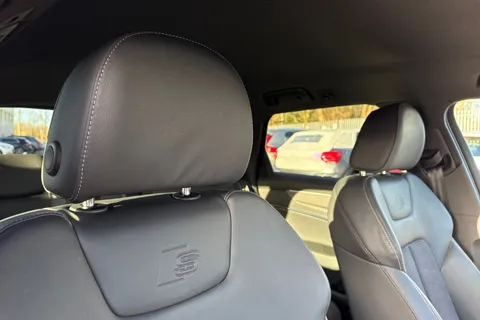 PJ73XGT Audi A6 Avant Avant Black Edition 40 TDI quattro 204 PS S tronic Thumbnail #25