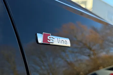 PJ73XGT Audi A6 Avant Avant Black Edition 40 TDI quattro 204 PS S tronic Thumbnail #30