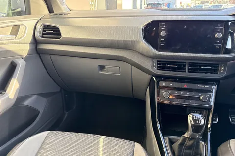 DF21YCJ Volkswagen T-Cross 1.0 TSI R-Line Euro 6 (s/s) 5dr Thumbnail #21