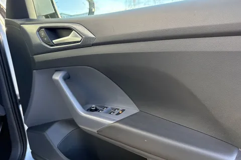 DF21YCJ Volkswagen T-Cross 1.0 TSI R-Line Euro 6 (s/s) 5dr Thumbnail #22