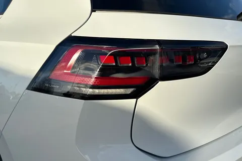 MV75UNY Volkswagen Golf 2.0 TDI 150 Black Edition 5dr DSG Thumbnail #9