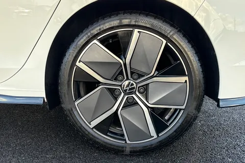 MV75UNY Volkswagen Golf 2.0 TDI 150 Black Edition 5dr DSG Thumbnail #11