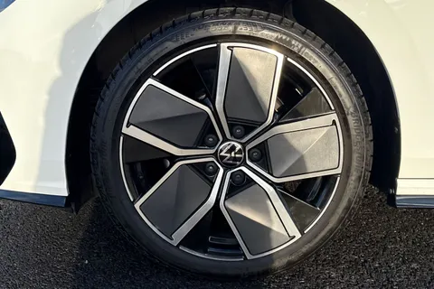 MV75UNY Volkswagen Golf 2.0 TDI 150 Black Edition 5dr DSG Thumbnail #14