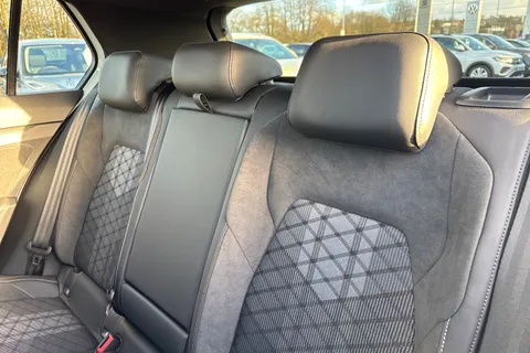 MV75UNY Volkswagen Golf 2.0 TDI 150 Black Edition 5dr DSG Thumbnail #20