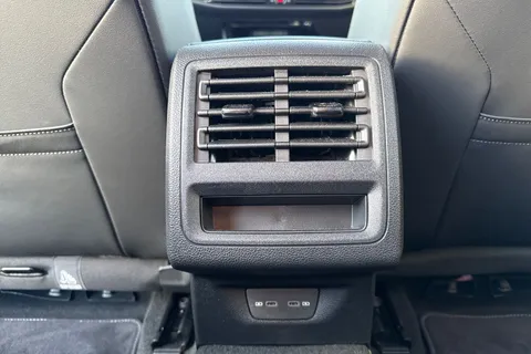 MV75UNY Volkswagen Golf 2.0 TDI 150 Black Edition 5dr DSG Thumbnail #32